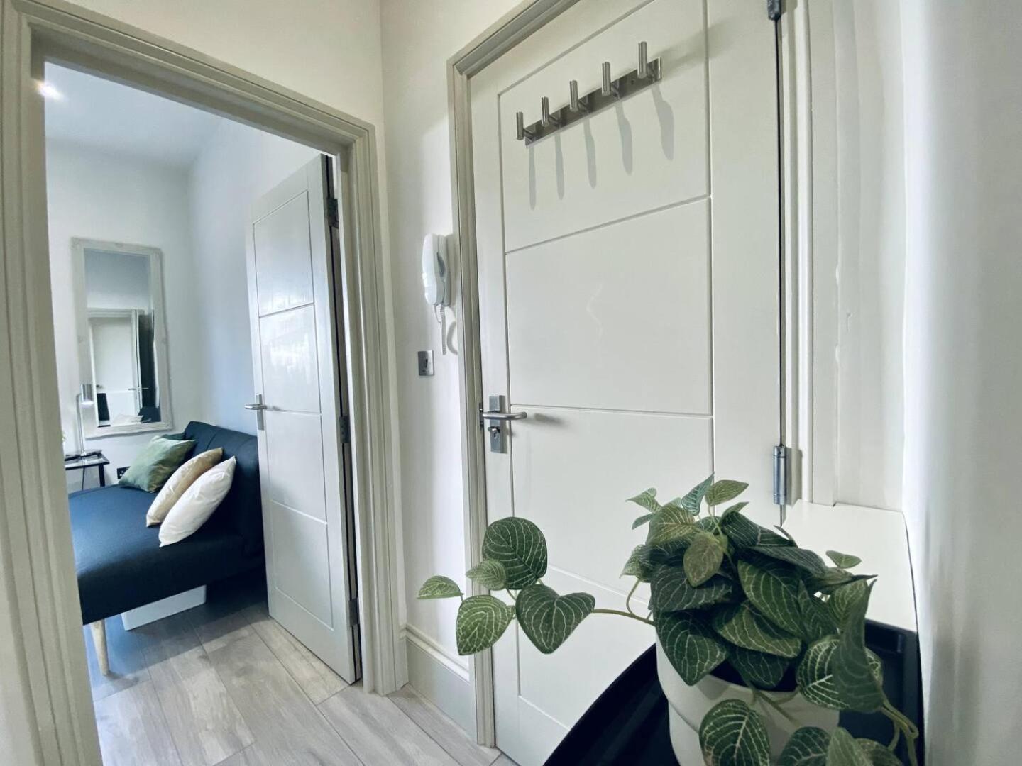 Apt 03 Beachside Beauty Central Studio Steps From Cafes Brighton Exterior foto
